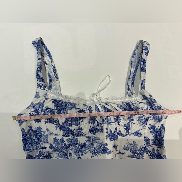 Kimchi Blue
Women's Blue Lennon Ceramic Print Linen Cami Top - Picture 9 of 11